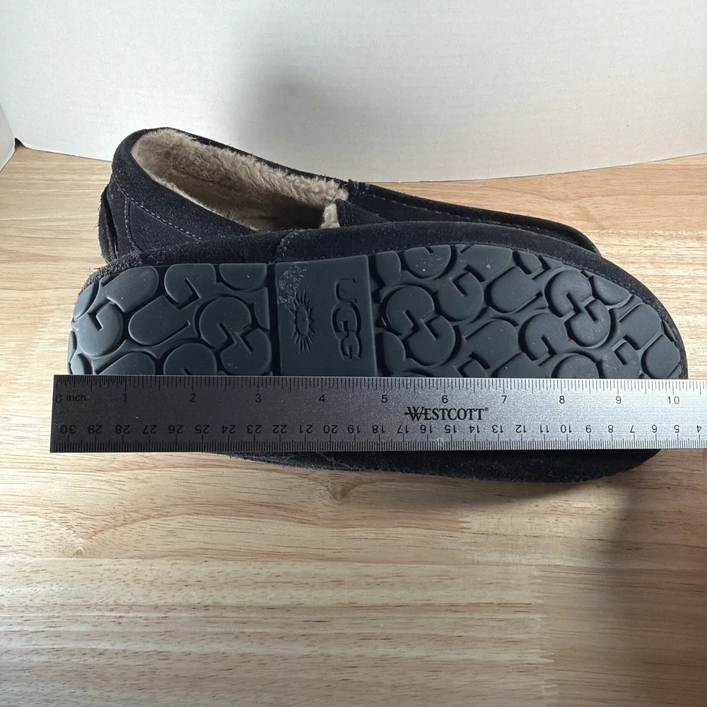 READ UGG Ascot Slipper Color Black Men's Size US 8 /Women's US 9. Style# 1101110